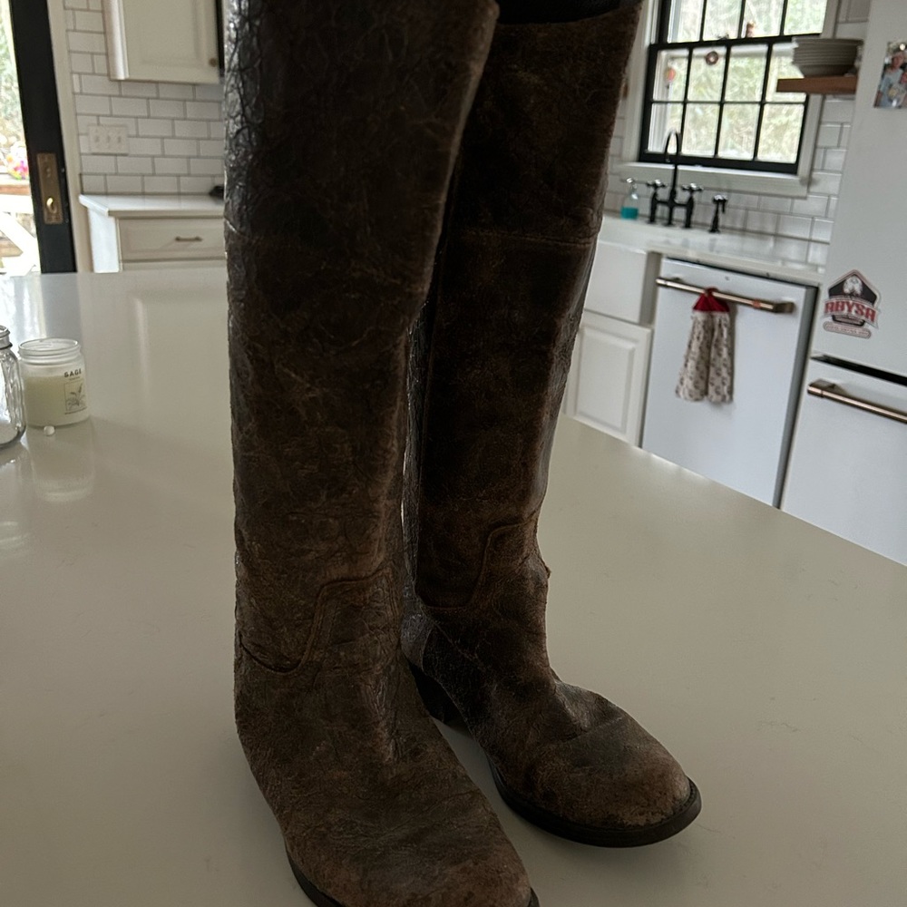 Steve Madden Rover Distressed crackle
Leather Knee High Riding Boot Size 6.5